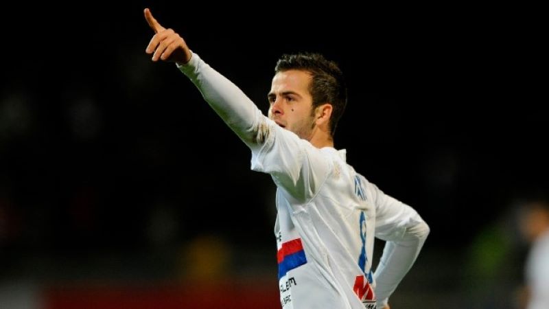 Cầu thủ Miralem Pjanic chứng minh giá trị trong màu áo Lyon