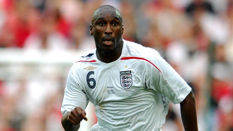 Cầu thủ Sol Campbell trở thành trụ cột của tuyển Anh