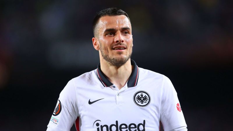 Cầu thủ Filip Kostic cùng Frankfurt gặt hái được những thành công