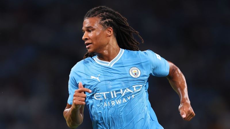 Cầu thủ Nathan Ake vươn tới đỉnh cao cùng với Man City