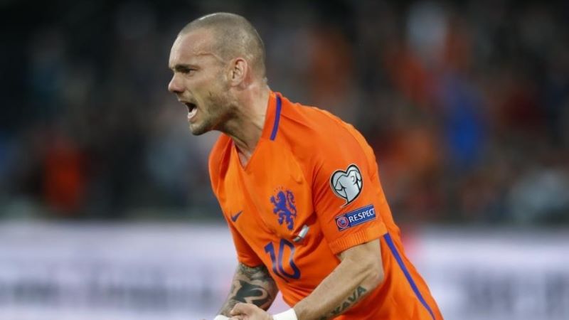 Cầu thủ Wesley Sneijder có phần lép vế trước Messi và Ronaldo