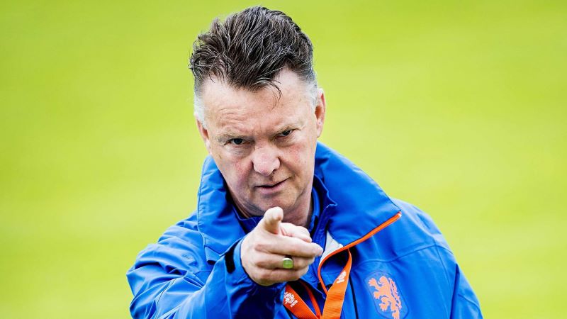 Huấn luyện viên Louis van Gaal xây dựng lối chơi đề cao tính kỷ luật