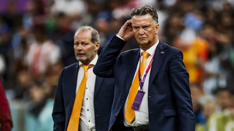 Huấn luyện viên Louis van Gaal giúp Ajax phục hưng